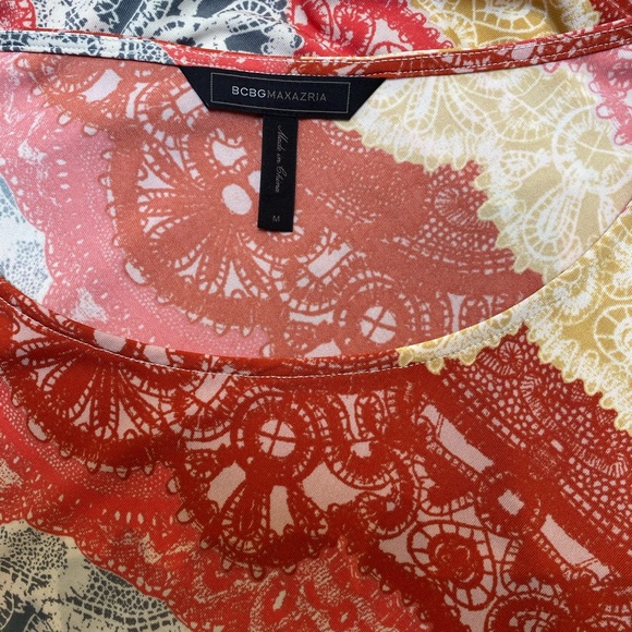 BCBG lightweight dress with ruching on the side - Picture 4 of 4